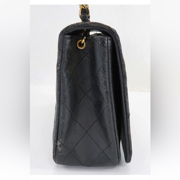 Chanel Black Quilted Shoulder Bag - Picture 4 of 11